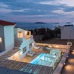 Seaside Luxury Suites, Infinity Pool By Explore Andros 4*