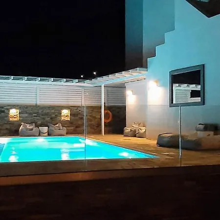 Aparthotel Seaside Luxury Suites, Infinity Pool By Explore Andros 3*