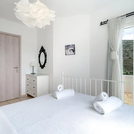 Seaside Luxury Suites, Infinity Pool By Explore Andros Aparthotel