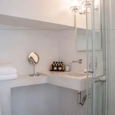 アパートホテル Seaside Luxury Suites, Infinity Pool By Explore Andros 4*