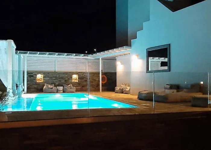 Ξενοδοχείο με διαμερίσματα Seaside Luxury Suites, Infinity Pool By Explore Andros 4*