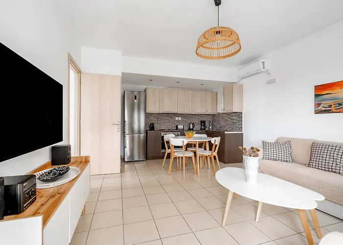 Seaside Luxury Suites, Infinity Pool By Explore Andros Κυπρί