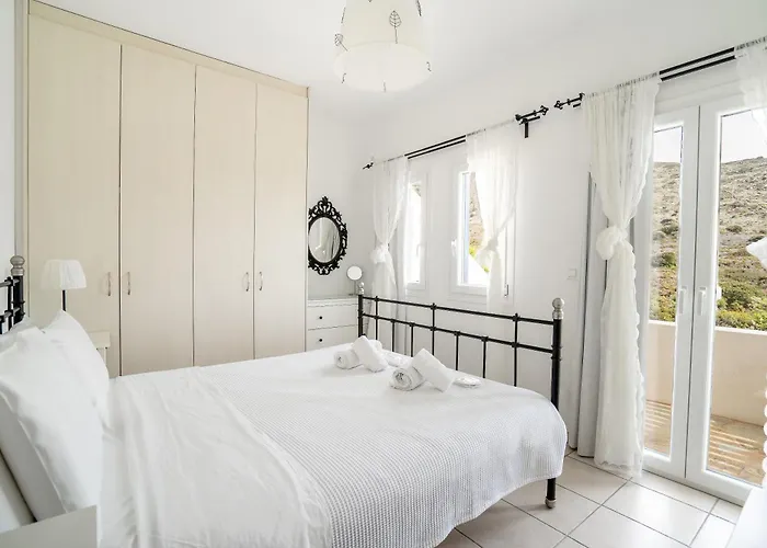 Ξενοδοχείο με διαμερίσματα Seaside Luxury Suites, Infinity Pool By Explore Andros 4*