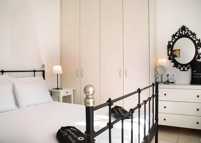 Ξενοδοχείο με διαμερίσματα Seaside Luxury Suites, Infinity Pool By Explore Andros Κυπρί