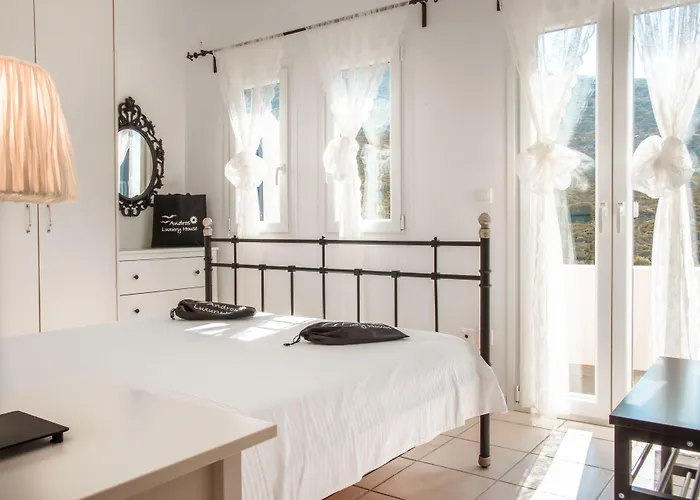 Seaside Luxury Suites, Infinity Pool By Explore Andros Ξενοδοχείο με διαμερίσματα 4*