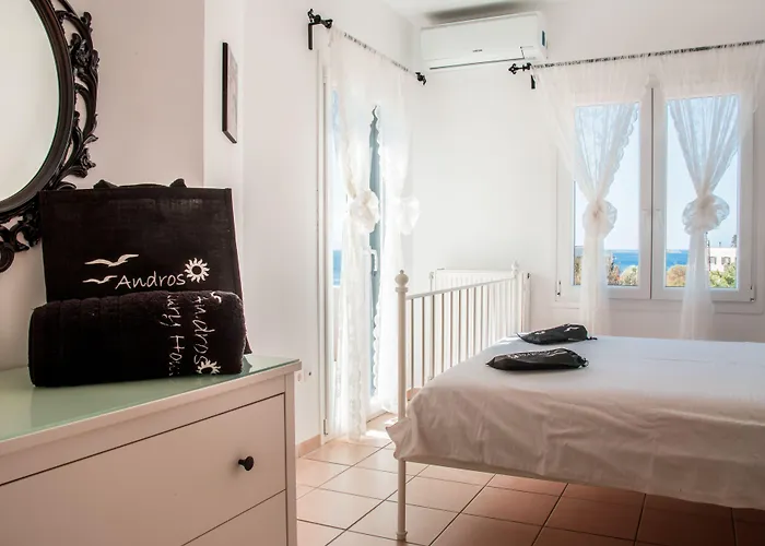 Ξενοδοχείο με διαμερίσματα Seaside Luxury Suites, Infinity Pool By Explore Andros Κυπρί