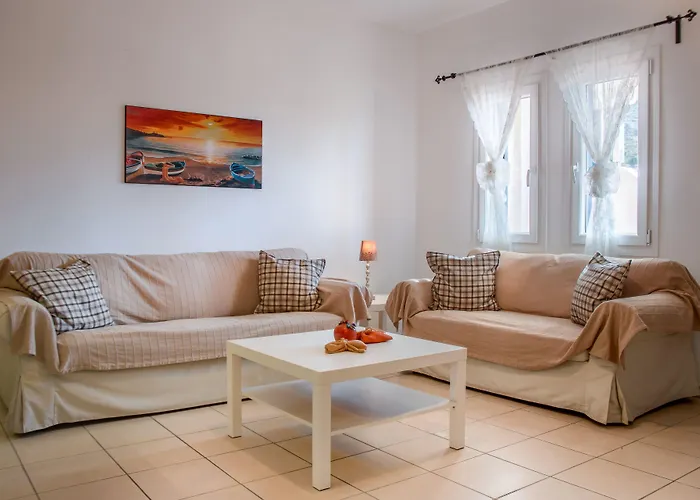 Seaside Luxury Suites, Infinity Pool By Explore Andros Κυπρί