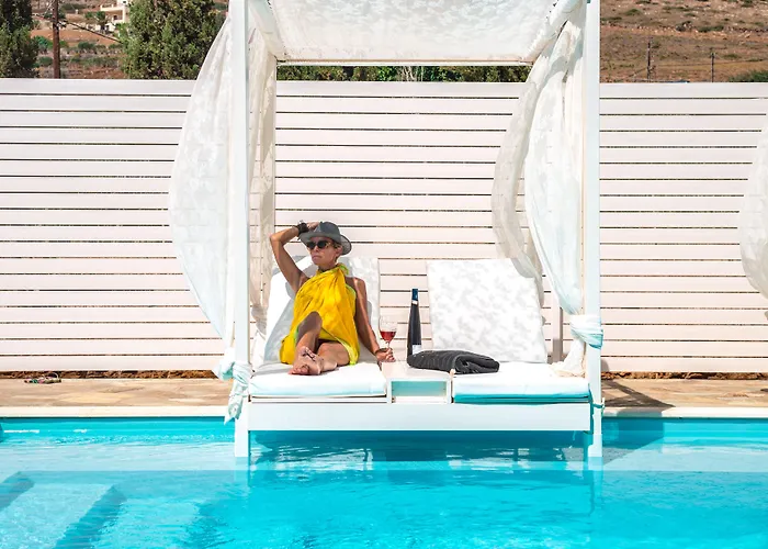 Seaside Luxury Suites, Infinity Pool By Explore Andros Κυπρί