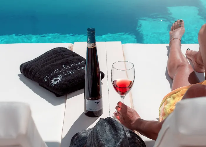 Seaside Luxury Suites, Infinity Pool By Explore Andros Ξενοδοχείο με διαμερίσματα Κυπρί